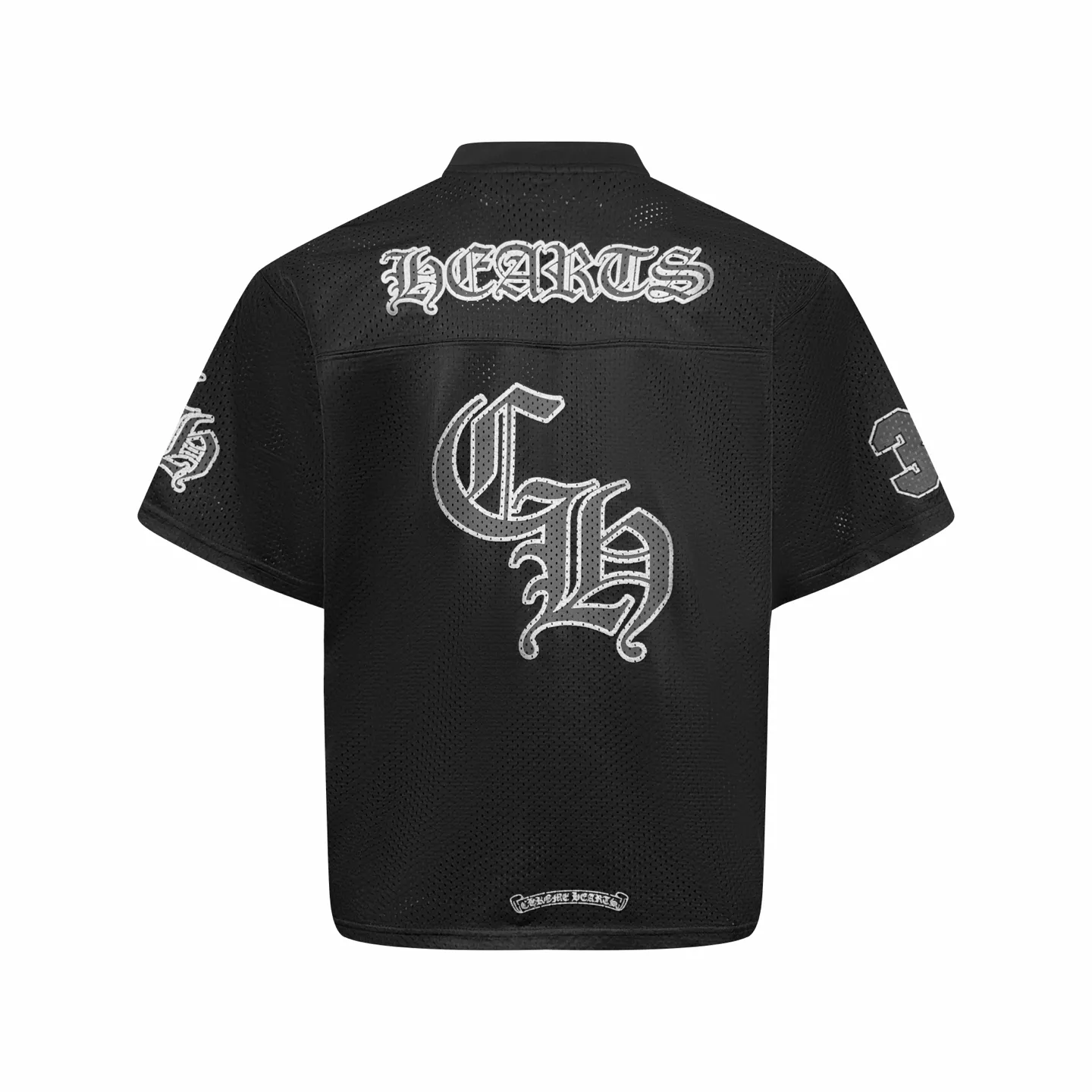 P250 Chrome Hearts mesh short-sleeved jersey. Customized obsidian starburst mesh. Cool and breathable. Comfortable and close to the skin. Because of its unique mesh structure, it can effectively discharge heat and moisture from the body. Mainly based on obsidian black, it gives a deep sense of luxury. Western Gothic body text is embedded in the mesh gaps to control the visual focus. Unique V-neck design. Modify the neck line. Numbers are integrated into the ritual expression of rock belief. Interpret faith with rebellion. Dare to break. Lead the rebellion. Craft 1: Use imported bright golden paste printing. The printing has been modified three times with the film screen. Use glue liquid paint to print the pattern on the fabric. Bake the fabric to fix the printing pattern. Process 2: The fabrics are washed and have a better hand feel. Not easy to deform, not easy to shrink, not easy to fade. Maintain long-term beauty. Accessories: Customized 1:1 CH trademark. Version: Loose version. Size: S M L XL. Style number: CC935.